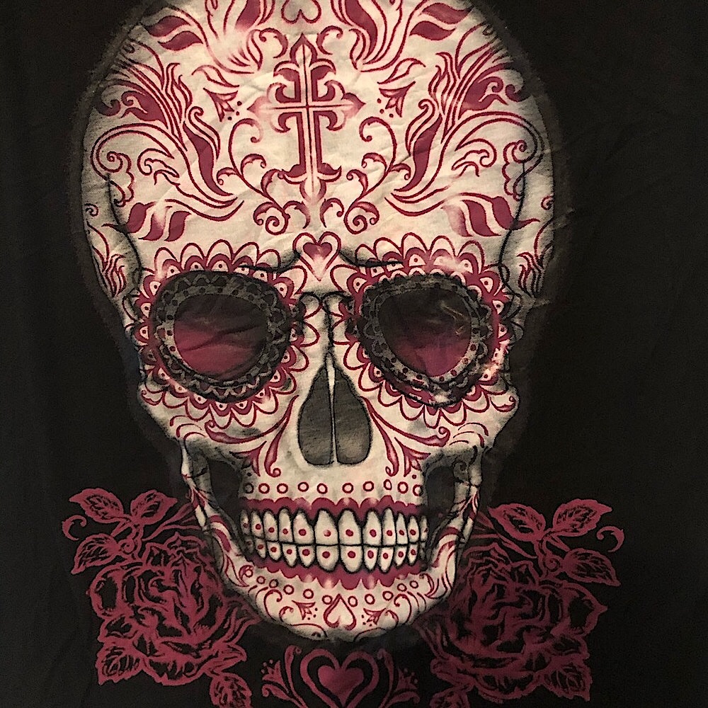 Black v neck skull and pink roses t shirt sz XXL - Picture 3 of 4